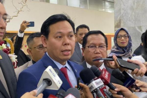 Ketua DPD RI Sultan Bachtiar Najamudin saat diwawancarai usai pertemuan bersama Perdana Menteri Singapura Lawrence Wong (Foto: Ist/katakini) 