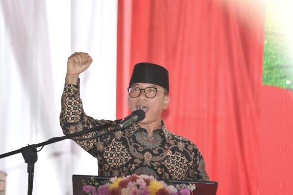 Menteri Desa dan Pembangunan Daerah Tertinggal (Mendes PDT) Yandri Susanto dalam acara Gerakan Nasional Pangan Merah Putih Menuju Swasembada Pangan di Lapangan Upacara Kementerian Pertanian (Foto: Humas Kemendes) 