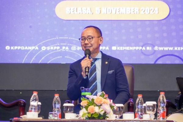 Wakil Ketua MPR RI dari Fraksi PAN Eddy Soeparno dalam Seminar Nasional Srikandi Perempuan di Kancah Politik yang diadakan Kementerian PPA bersama Westminster Forum for Democracy (Foto: Humas MPR) 