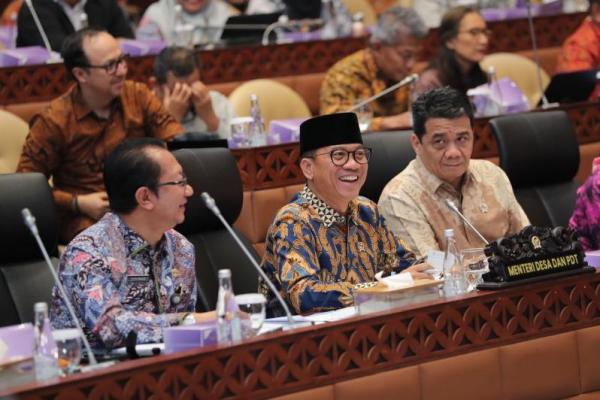 Menteri Desa dan Pembangunan Daerah Tertinggal (Mendes PDT) Yandri Susanto saat rapat kerja dengan Komisi V DPR, Kamis (Foto: Humas Kemendes) 