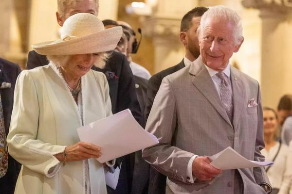 Raja Charles III dan Ratu Camilla menghadiri kebaktian di Gereja Anglikan St. Thomas pada tanggal 20 Oktober 2024 di Sydney, Australia. (FOTO: GETTY IMAGE) 