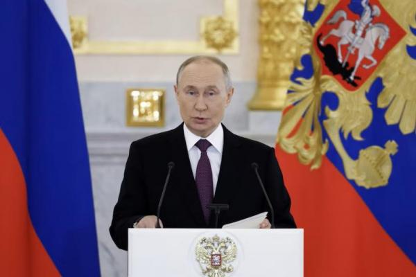 Presiden Rusia Vladimir Putin menyampaikan pidato penerimaan duta besar asing yang baru diangkat di Istana Kremlin Agung di Moskow, Rusia, 5 November 2024. Pool via REUTERS 