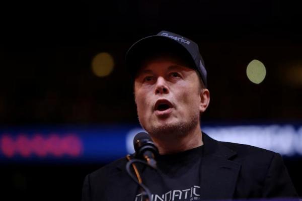 CEO Tesla dan pemilik X Elon Musk berpidato untuk calon presiden dari Partai Republik AS Donald Trump di Madison Square Garden, di New York, AS, 27 Oktober 2024. REUTERS 