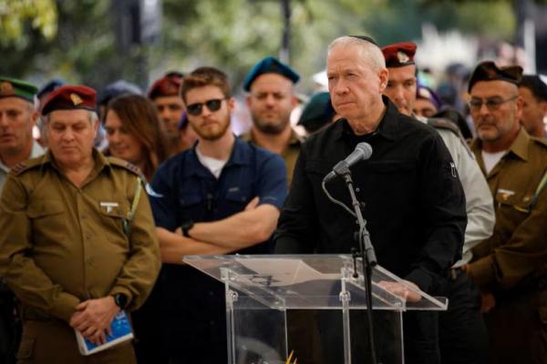 Menteri Pertahanan Israel Yoav Gallant berbicara di sebuah upacara pemakaman di Tel Aviv, Israel 4 Desember 2023. REUTERS 