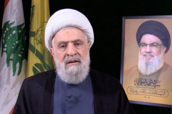 Pemimpin baru Hizbullah Lebanon Sheikh Naim Qassem menyampaikan pidato dari lokasi yang tidak diketahui, 30 Oktober 2024. Foto via REUTERS 