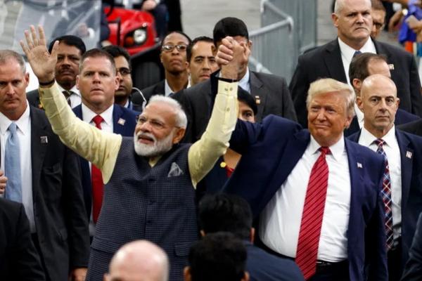 Presiden Donald Trump dan Perdana Menteri India Narendra Modi pada acara bersama pada hari Minggu, 22 September 2019, di Houston, Texas. (FOTO: AP PHOTO) 