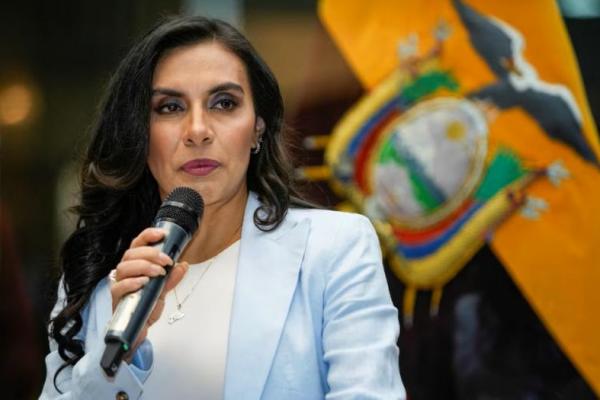 Wakil Presiden Ekuador Veronica Abad berbicara dalam konferensi pers di Quito, Ekuador, 28 November 2023. REUTERS 