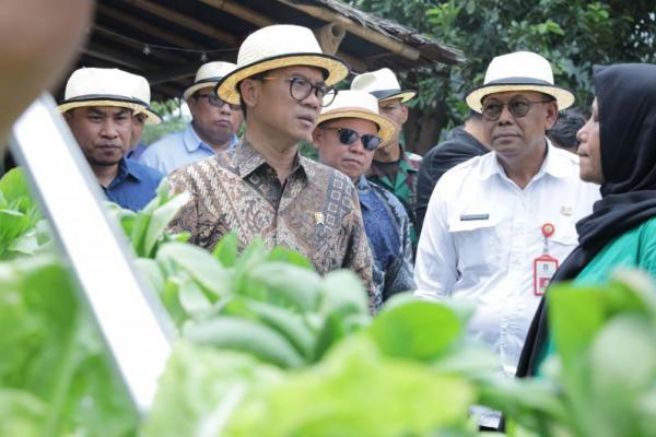 Mendes PDT Yandri Susanto pada peresmian Edu Wisata Agrobisnis Desa Sodong, Kecamatan Tigaraksa, Tangerang (Foto: Humas Kemendes) 