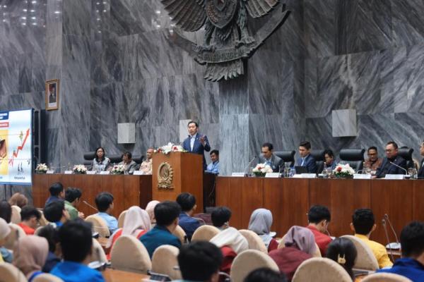 Wakil Ketua MPR RI Edhie Baskoro Yudhoyono (Ibas) dalam acara Magang di Rumah Rakyat DPR RI Tahun 2024 Batch 2 (Foto: Humas MPR) 