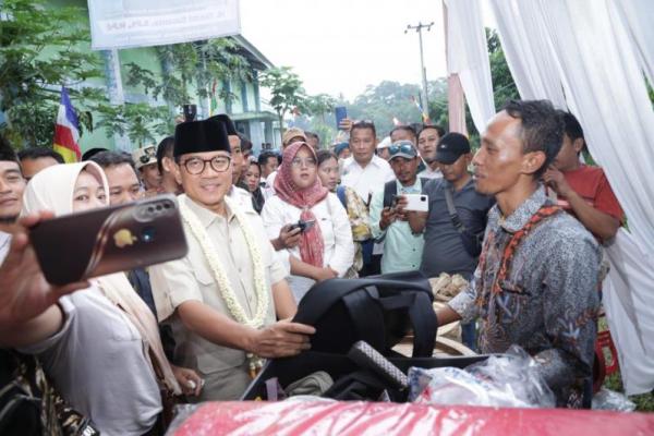 Menteri Desa dan Pembangunan Daerah Tertinggal (Mendes PDT) Yandri Susanto mengunjungi Desa Kadugenep, Kecamatan Petir, Kabupaten Serang, Kamis (Foto: Humas Kemendes) 