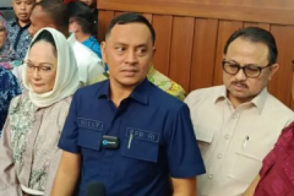 Ketua Komisi XIII DPR RI Willy Aditya usai melakukan inspeksi mendadak (sidak) di Rutan Kelas I Salemba, Jakarta, Kamis (14/11/2024). (foto:Antara) 