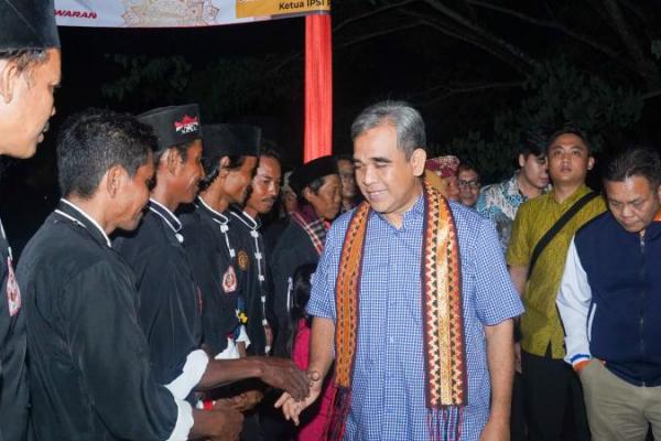 Ketua MPR RI Ahmad Muzani dalam acara Pagelaran Rakyat Apel Akbar Pendekar Pesawaran, di Kabupaten Pesawaran, Lampung (Foto: Humas MPR) 