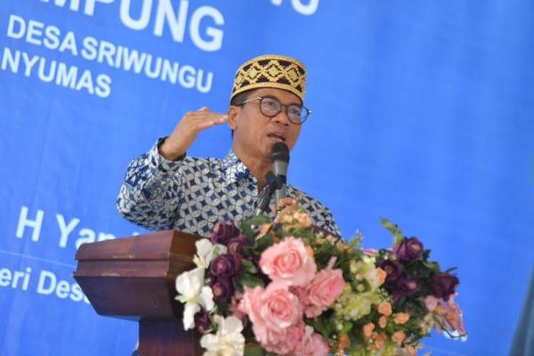 Mendes PDT Yandri Susanto menghadiri kegiatan forum diskusi pendampingan dan pemberdayaan masyarakat desa di Taman Wisaya Tirta Asri, Desa Sriwungu, Kecamatan Banyumas, Kabupaten Pringsewu, Lampung (Foto: Humas Kemendes) 