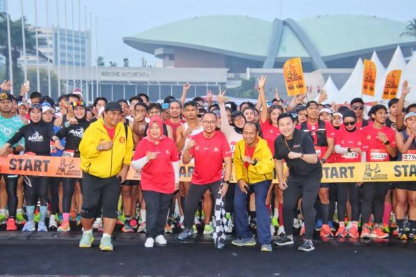 ILUNI FHUI berkolaborasi dengan MPR RI menggelar Justisia Half Marathon untuk merayakan 100 tahun kiprah pendidikan hukum di Indonesia (Foto: Humas MPR) 