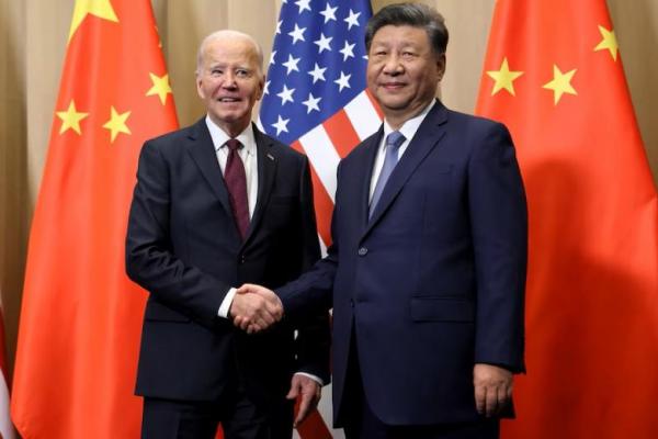 Presiden AS Joe Biden bertemu dengan Presiden Tiongkok Xi Jinping di sela-sela KTT APEC di Lima, Peru, 16 November 2024. REUTERS 