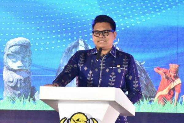 Wakil Ketua MPR RI Abcandra Muhammad Akbar Supratma dalam pembukaan Musyawarah Daerah (Musda) XIII Himpunan Pengusaha Muda Indonesia (HIPMI) Sulawesi Tengah (Foto: Humas MPR) 