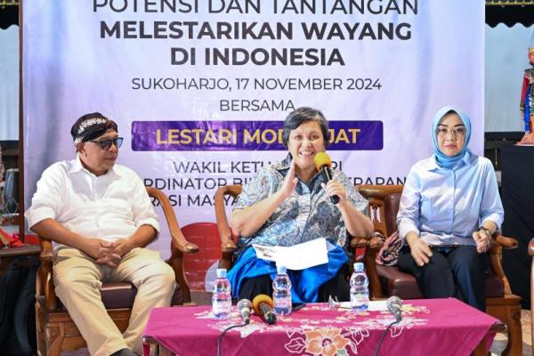 Wakil Ketua MPR RI Lestari Moerdijat pada Focus Group Discussion MPR RI bertajuk Potensi dan Tantangan Melestarikan Wayang di Indonesia, di Sukoharjo, Jawa Tengah, Minggu (Foto: Humas MPR) 