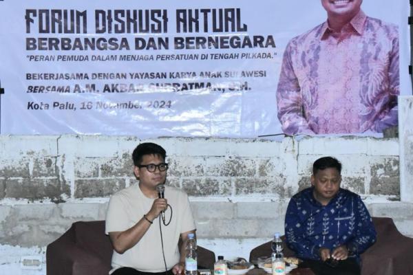 Wakil Ketua MPR Abcandra Muhammad Akbar Supratman saat berdiskusi dengan anak muda di Kota Palu, Sulawesi Tengah, Sabtu (Foto: Humas MPR) 