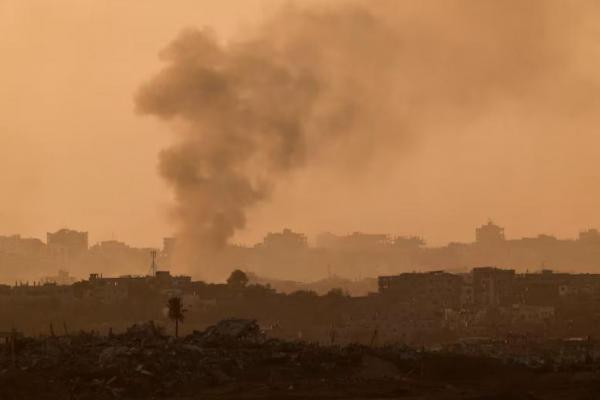 Asap mengepul dari Gaza Utara, seperti yang terlihat dari Sderot, Israel, 17 November 2024. REUTERS 