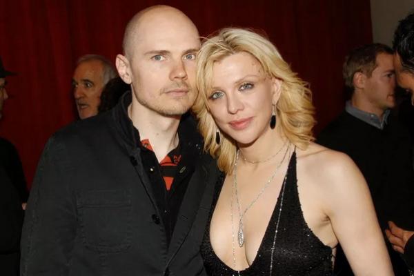 Billy Corgan dan Courtney Love pada bulan April 2006. (FOTO: GETTY IMAGE) 