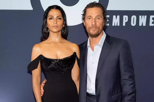 Camila Alves McConaughey dan Matthew McConaughey pada 25 April 2024 di Austin, Texas. (FOTO: GETTY IMAGE) 