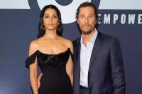 Camila Alves McConaughey dan Matthew McConaughey pada 25 April 2024 di Austin, Texas. (FOTO: GETTY IMAGE)