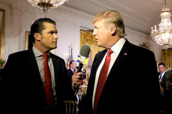 Presiden AS Donald Trump diwawancarai oleh pembawa acara Fox and Friends Pete Hegseth di Gedung Putih di Washington, AS, 6 April 2017. REUTERS 