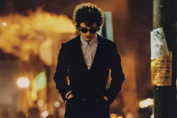 Timothee Chalamet berperan sebagai Bob Dylan di film biopik `A Complete Unknown`. (FOTO: SEARCHLIGHT PICTURES) 