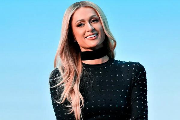 Paris Hilton Klaim Dirinya tak Pernah Suntik Botox dan Filler. (FOTO: GETTY IMAGE) 