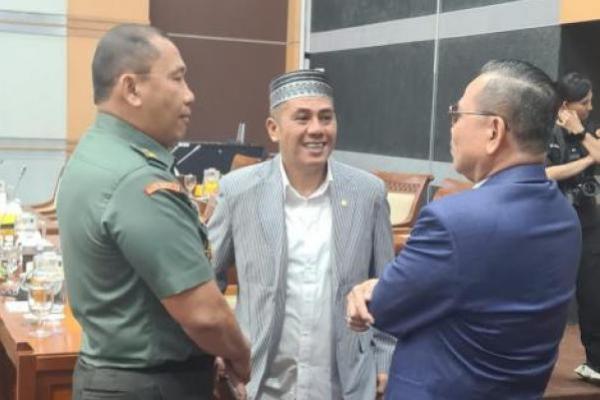 Anggota Komisi I DPR RI, Syamsu Rizal Mi (tengah) dalam rapat kerja bersama Menhan dan Panglima TNI (Foto: Ist) 