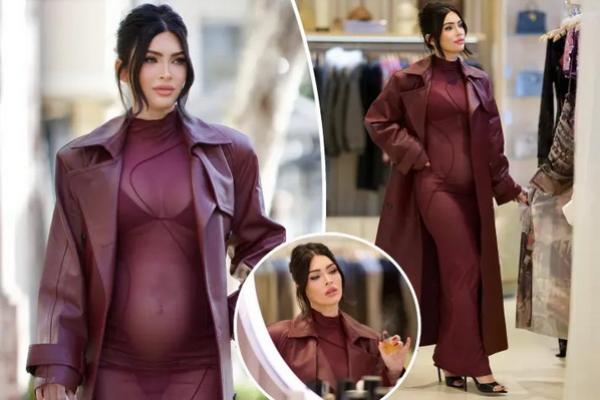 Megan Fox pamer baby bump di sebuah acara di Revolve`s Holiday Shop di The Grove di Los Angeles. (FOTO: BACKGRID/REVOLVE) 