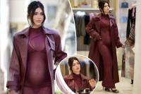 Megan Fox pamer baby bump di sebuah acara di Revolve`s Holiday Shop di The Grove di Los Angeles. (FOTO: BACKGRID/REVOLVE)