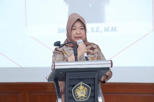 Pelaksana Tugas Sekretaris Jenderal MPR RI Siti Fauziah memberikan sambutan pada pembukaan Sarasehan Nasional Gerakan Pemaknaan Konstitusi Pasca Perubahan UUD NRI Tahun 1945 (perwujudan living constitution), kerjasama MPR RI dengan Fakultas Hukum Universitas Pancasila (Foto: Humas MPR) 