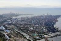 Pemandangan udara menunjukkan Area Kimitsu Nippon Steel East Nippon Works di Kimitsu, di sebelah timur Tokyo, Jepang, 7 November 2023. Kyodo via REUTERS