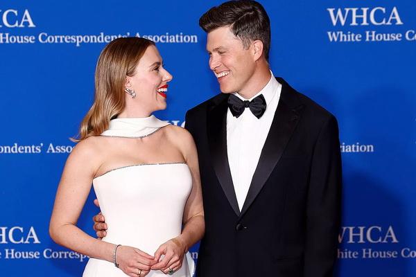 Scarlett Johansson Suka Sisi Nakal Suaminya Colin Jost, `Dia Membuat Segalanya Menarik`. (FOTO: GETTY IMAGE) 