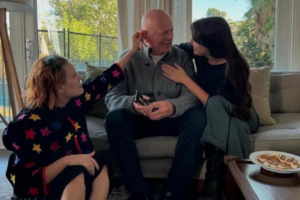 Thanksgiving, Bruce Willis Berbagi Momen Manis dengan Putrinya Tallulah dan Scout. (FOTO: INSTAGRAM) 