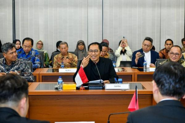 Wakil Menteri Perindustrian (Wamenperin) Faisol Riza menerima Delegasi Pengusaha Guangxi yang dipimpin oleh Gubernur Guangxi, Lan Tianli, di Kantor Kementerian Perindustrian, Jakarta, pada Kamis (Foto: Istimewa) 