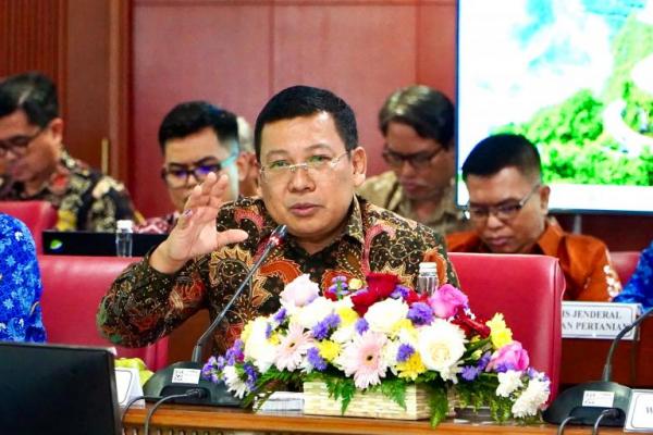 Kepala Badan Pangan Nasional/National Food Agency (NFA)  Arief Prasetyo Adi dalam rapat di Kantor Pusat Bulog, Jakarta, Jumat (29/11/2024) yang dipimpin oleh Menteri Koordinator (Menko) Bidang Pangan Zulkifli Hasan (Zulhas).(foto:NFA) 