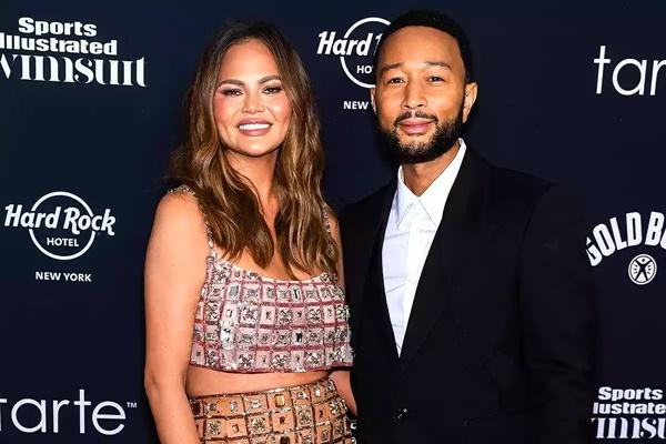 Chrissy Teigen Ulang Tahun Ke-39, John Legend Beri Pujian Romantis. (FOTO: GETTY IMAGE) 