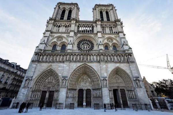 Pemandangan fasad katedral Notre-Dame de Paris di Paris, pada 29 November 2024. Pool via REUTERS 