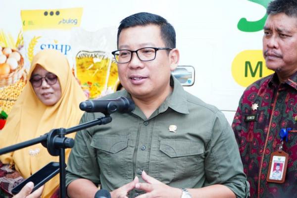 Kepala Badan Pangan Nasional/National Food Agency (NFA) Arief Prasetyo Adi dalam acara pelepasan SPHP Mobile di Kantor NFA, Jakarta, Senin (2/12/2024). (foto:NFA) 