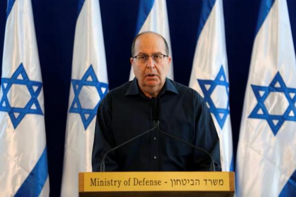 Menteri Pertahanan Israel Moshe Yaalon berbicara kepada pers di pangkalan Angkatan Darat Kirya di Tel Aviv, Israel 20 Mei 2016. REUTERS 