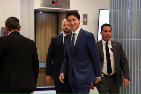 Justin Trudeau meninggalkan hotel di West Palm Beach, 29 November 2024. REUTERS 