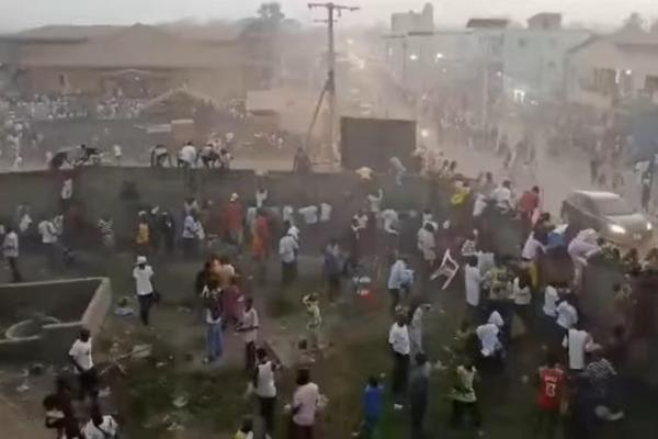 Bersengketa akibat Keputusan Wasit, Stadion Guinea Hancur dan 56 Orang Tewas