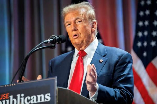 Presiden terpilih AS Donald Trump berbicara dengan anggota DPR dari Partai Republik di hotel Hyatt Regency di Washington, AS, 13 November 2024. Foto via REUTERS 