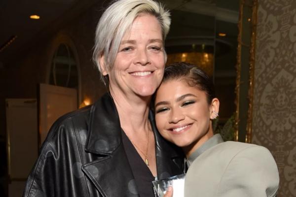 Claire Stoermer dan Zendaya di The Four Seasons Hotel Los Angeles pada 14 Oktober 2019 di Beverly Hills, California. (FOTO: GETTY IMAGE) 