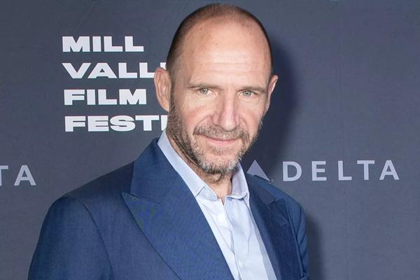 Ralph Fiennes pada bulan Oktober 2024. (FOTO: SHUTTERSTOCK) 