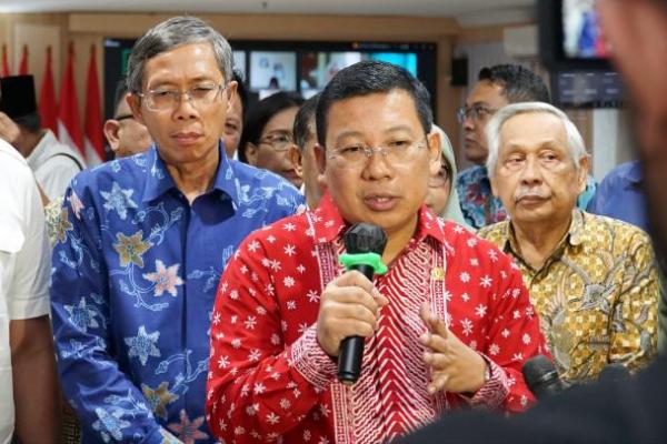 Kepala Badan Pangan Nasional/National Food Agency (NFA)  Arief Prasetyo Adi memberi penjelasan tentang stok pangan menjelang Nataru 2024-2025 di Kantor NFA, Jakarta, Kamis (5/12/2024).(foto:NFA) 