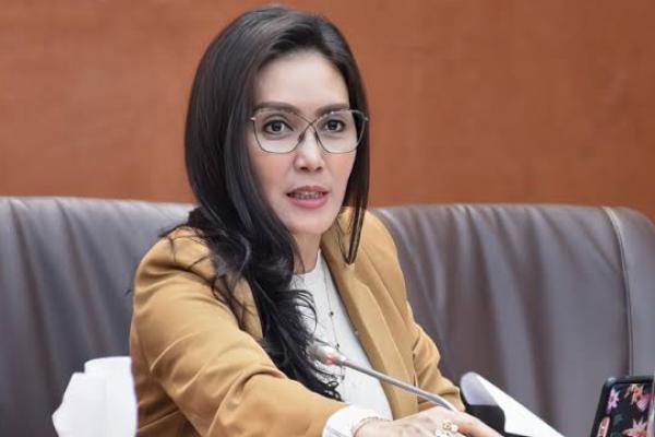 Anggota DPR RI RIeke Diah Pitaloka menginterupsi Sidang Paripurna DPR, Kamis (5/12/2024) minta kenaikan PPN 12 persen dibatalkan 