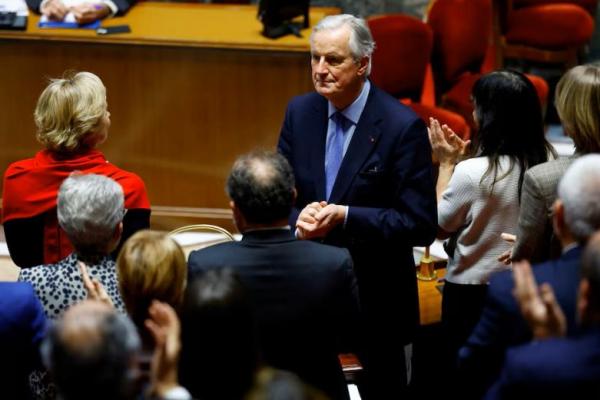 Perdana Menteri Prancis Michel Barnier mendapat tepuk tangan dari anggota pemerintah Prancis di Majelis Nasional di Paris, Prancis, 4 Desember 2024. REUTERS 